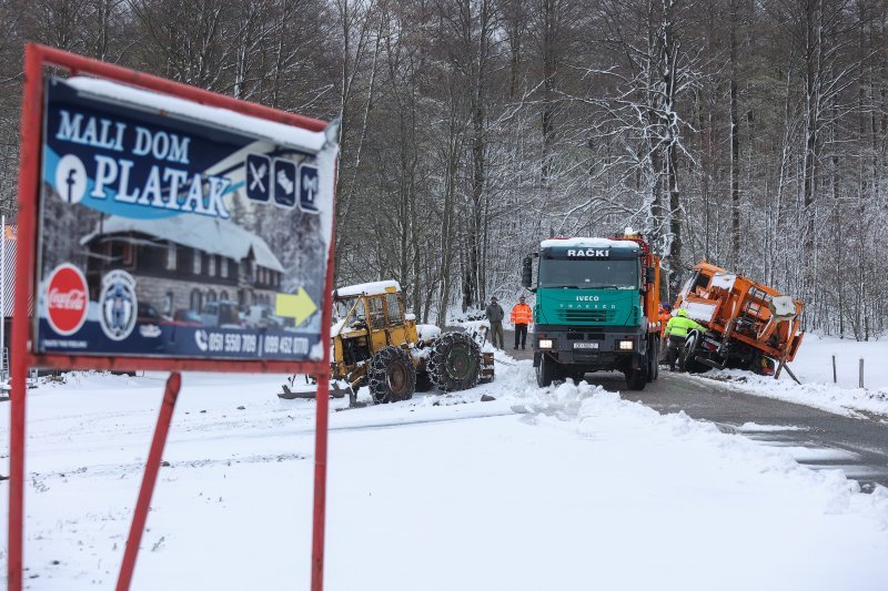 Ralica je zapela u snijegu na Platku