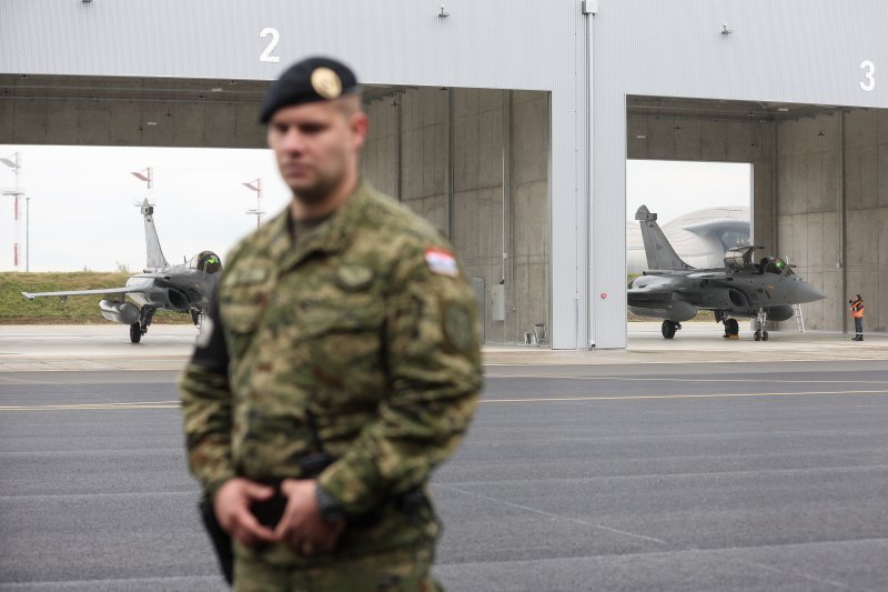 Borbeni avioni Rafale parkirani u Zračnoj luci Zagreb