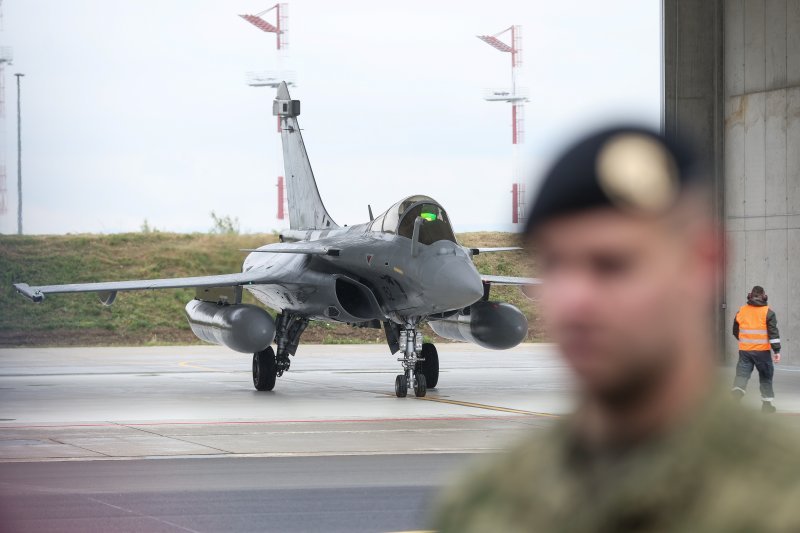 Borbeni avioni Rafale parkirani u Zračnoj luci Zagreb