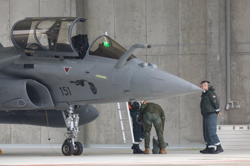 Borbeni avioni Rafale parkirani u Zračnoj luci Zagreb