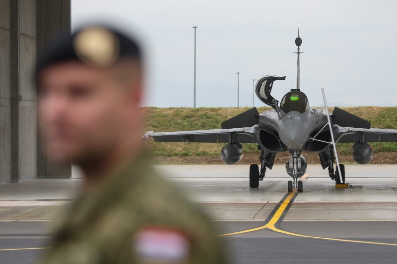 Borbeni avioni Rafale parkirani u Zračnoj luci Zagreb