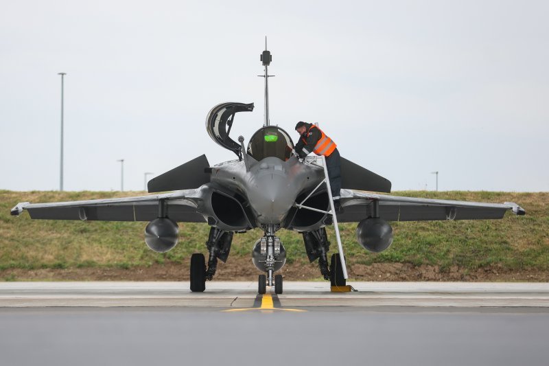 Borbeni avioni Rafale parkirani u Zračnoj luci Zagreb