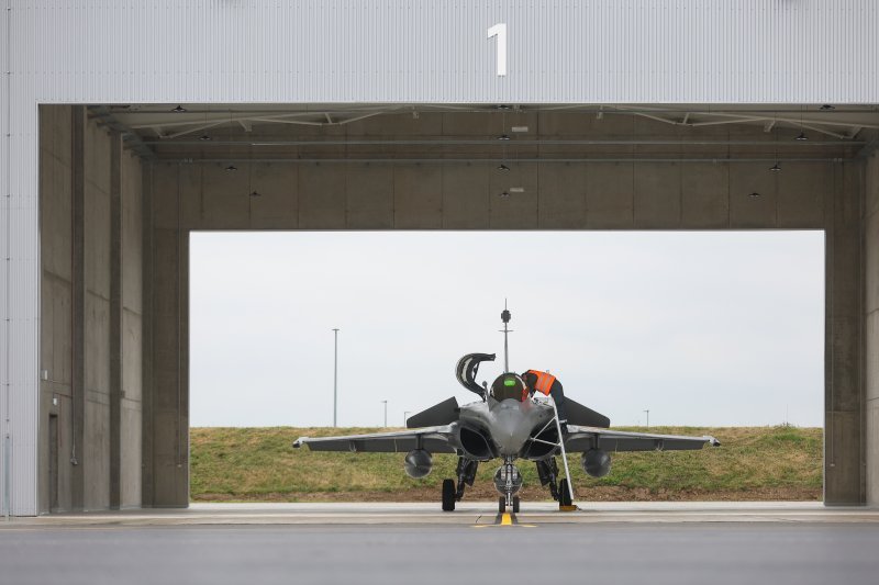 Borbeni avioni Rafale parkirani u Zračnoj luci Zagreb