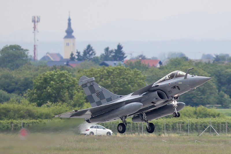 Prvih šest, od 12 borbenih aviona Rafale koje je Hrvatska kupila od Franuske, sletjelo na Pleso.