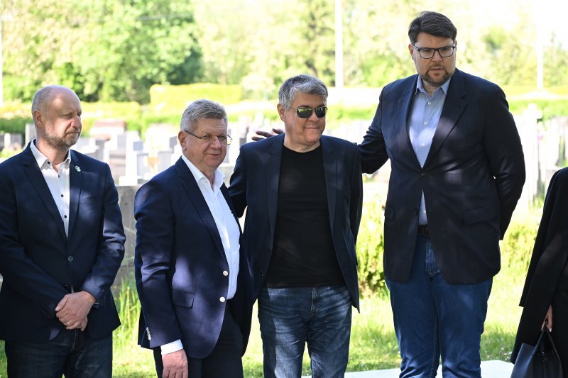 Delegacija SDP-a položila vijenac na Mirogoju