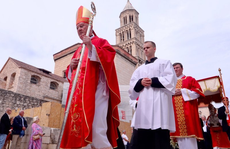 Svečana procesija i sveta misa u čast svetog Duje u Splitu