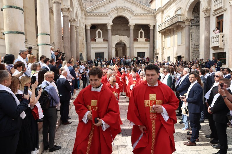 Svečana procesija i sveta misa u čast svetog Duje u Splitu