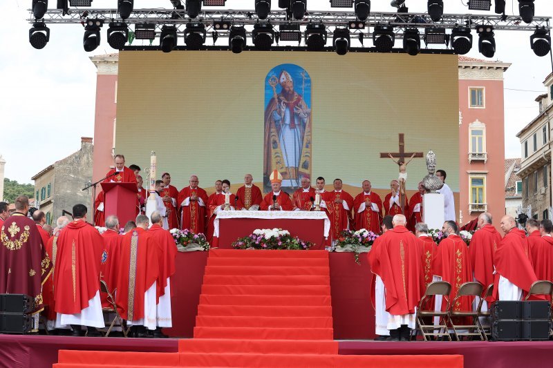 Svečana procesija i sveta misa u čast svetog Duje u Splitu