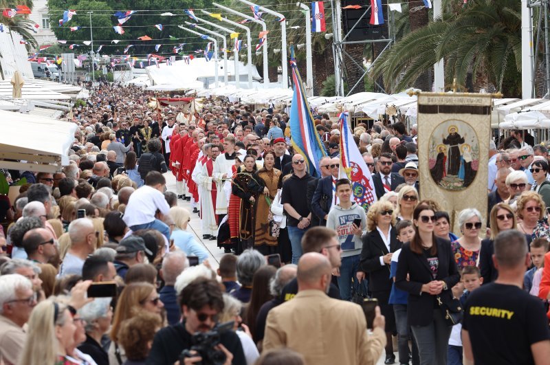 Svečana procesija i sveta misa u čast svetog Duje u Splitu