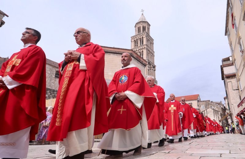 Svečana procesija i sveta misa u čast svetog Duje u Splitu