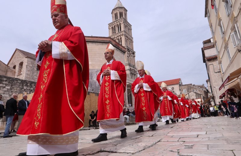 Svečana procesija i sveta misa u čast svetog Duje u Splitu