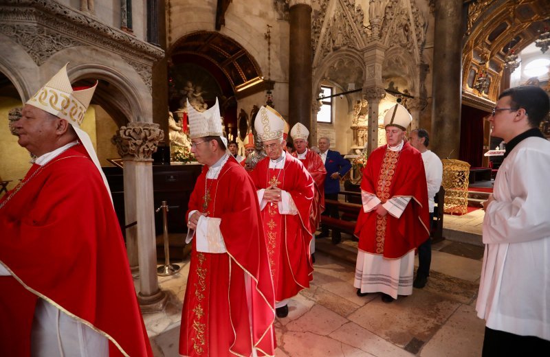 Svečana procesija i sveta misa u čast svetog Duje u Splitu