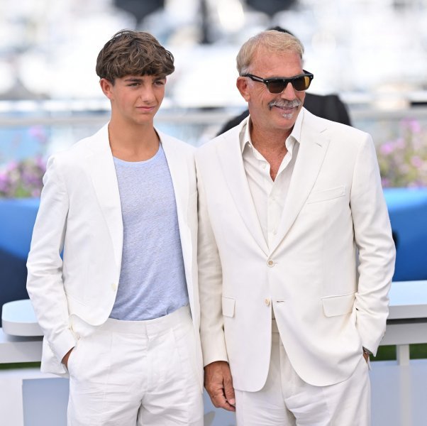 Hayes i Kevin Costner