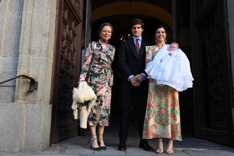 Matilde Solís, Carlos Fitz-James Stuart i Belén Corsini