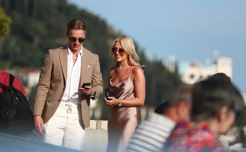 Bivša miss Velike Britanije Eden McAllister  u društvu dečka dolazi na primanje povodom svadbe Liama Stewart i Nicole Artukovich
