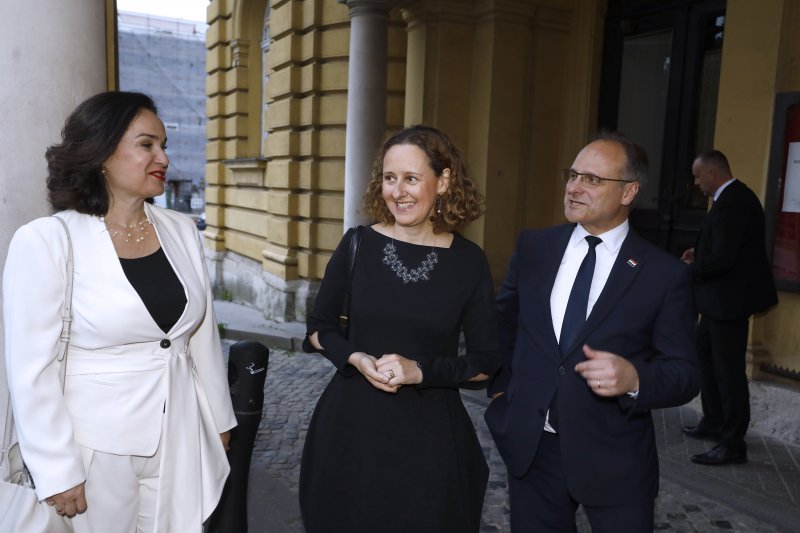 Iva Hraste Sočo, Nina Obuljen Koržinek, Zvonimir Frka Petešić