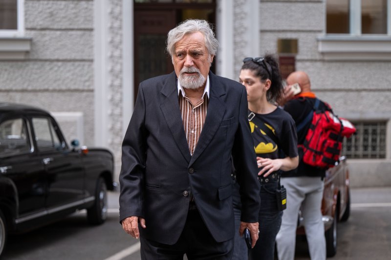 Rade Šerbedžija na snimanju serije 'Dnevnik velikog Perice'
