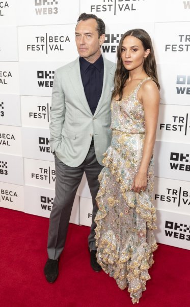Alicia Vikander i Jude Law