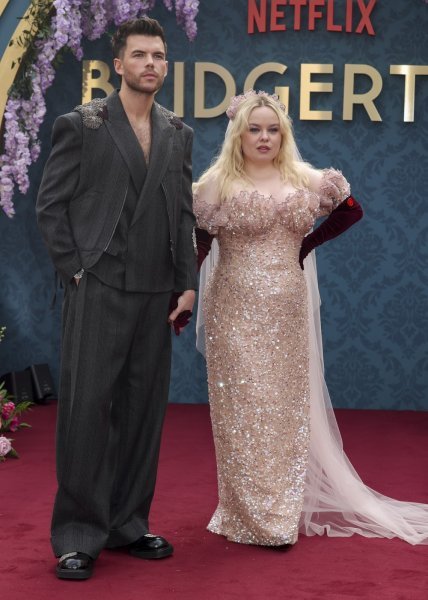 Luke Newton i Nicola Coughlan