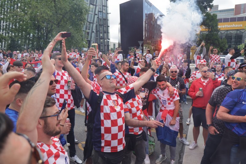 Hamburg: Hrvatski i albanski navijači uoči susreta 2. kola Eura: Hrvatska - Albanija, 19.6.2024.