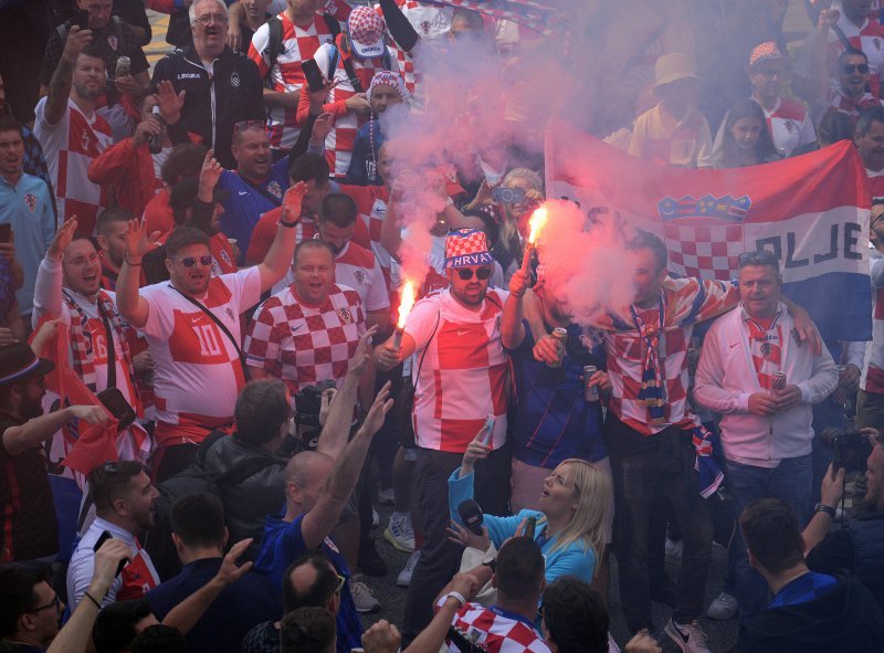 Hrvatski navijači prije utakmice Hrvatska - Albanija
