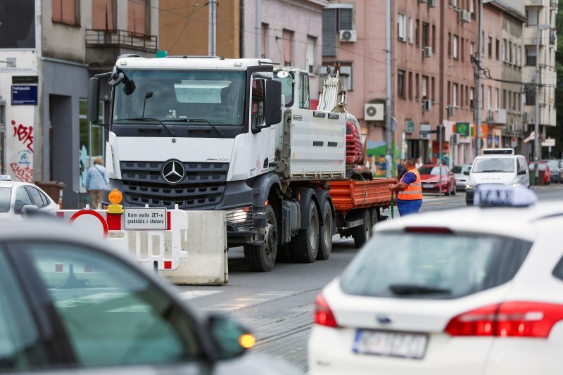 Ozaljska ulica zatvorena je za sav promet zbog radova na izgradnji novog vodoopskrbnog cjevovoda