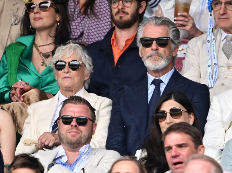 Glenn Close i Pierce Brosnan