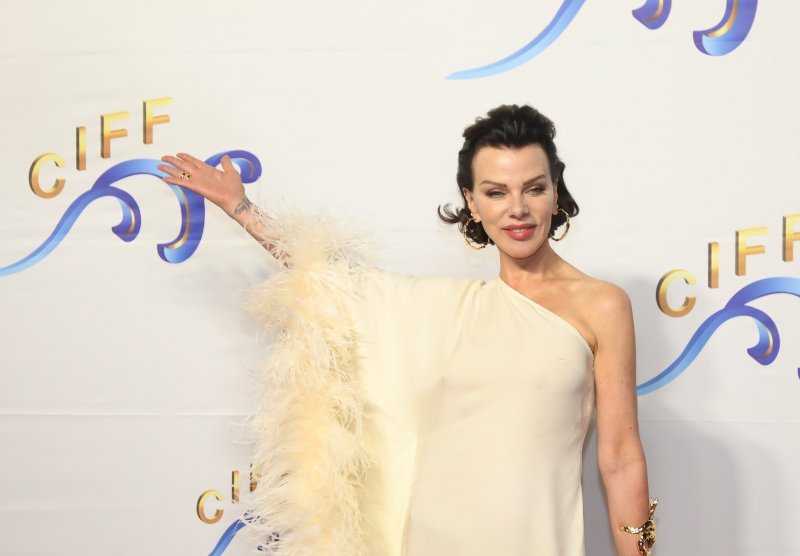 Debi Mazar