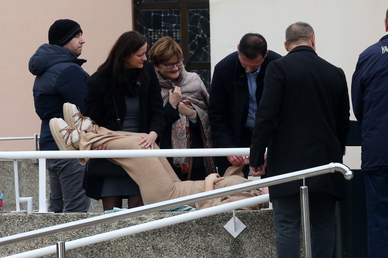 Dragan Primorac pomogao djevojci kojoj je pozlilo za vrijeme mise