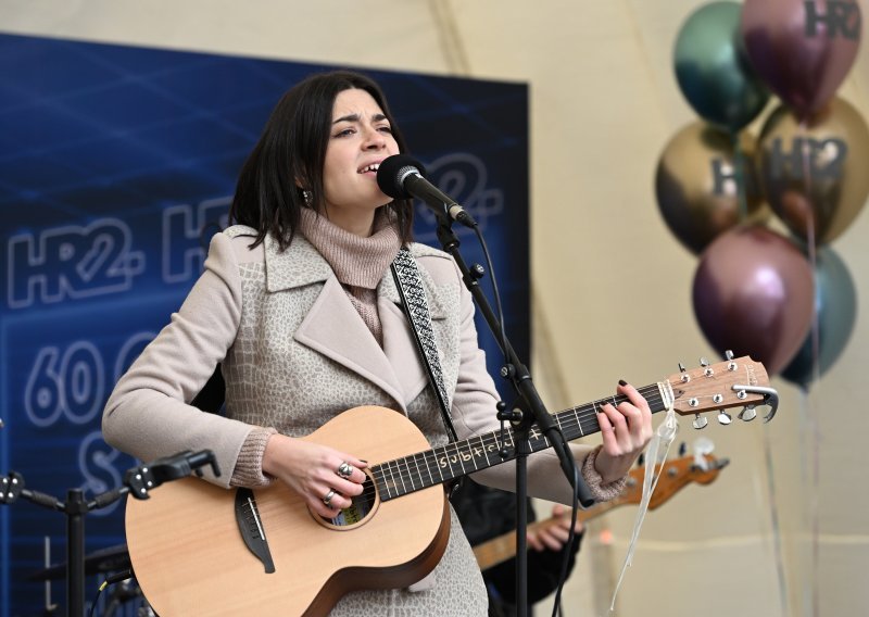 Mia Dimšić