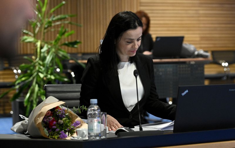 Žene u Vladi dočekao buket cvijeća