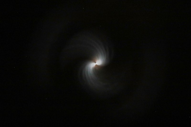 Neobičan fenomen na nebu koji izgleda kao svjetleći spiralni oblik, a nastaje kao posljedica lansiranja raketa tvrtke SpaceX, najčešće Falcon 9.