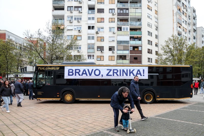 Doček Zrinke Ljutić u njezinom kvartu Sloboštini
