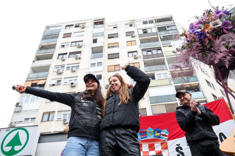 Doček Zrinke Ljutić u njezinom kvartu Sloboštini