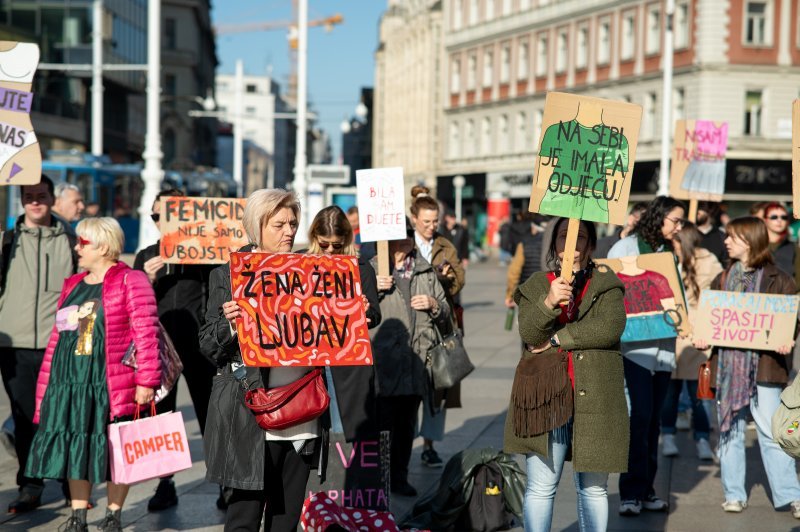 Zagreb: Molitelji se okupili na glavnom trgu, organiziran i protuprosvjed