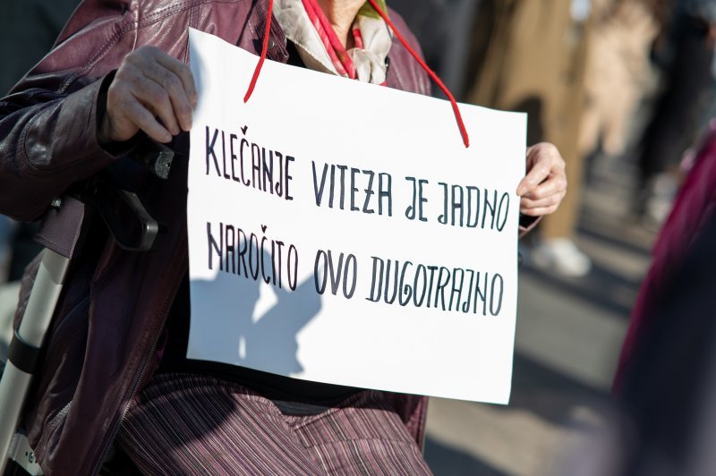 Zagreb: Molitelji se okupili na glavnom trgu, organiziran i protuprosvjed