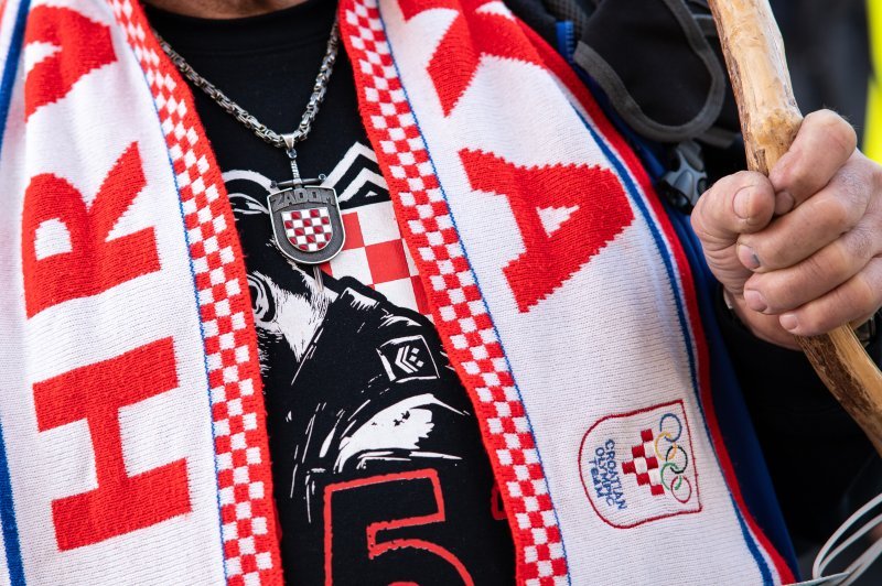 Zagreb: Molitelji se okupili na glavnom trgu, organiziran i protuprosvjed