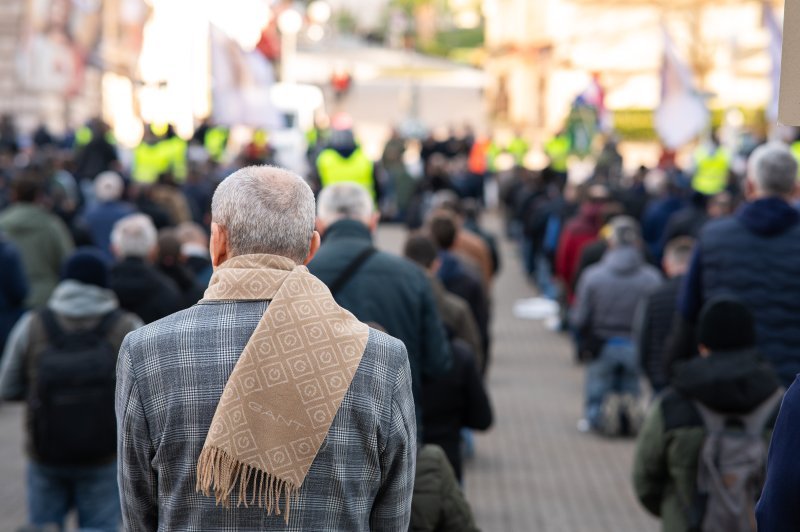 Zagreb: Molitelji se okupili na glavnom trgu, organiziran i protuprosvjed