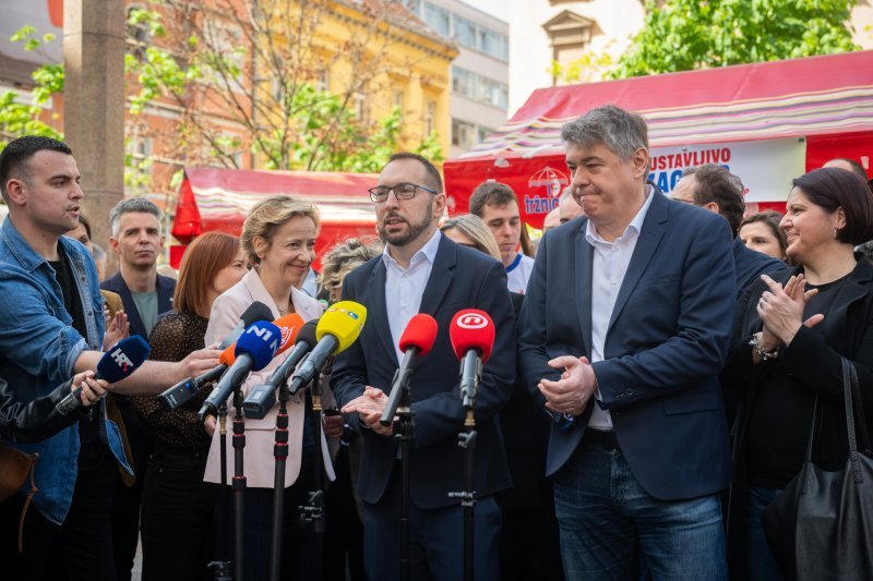 Ivana Kekin s građanima u centru Zagreba