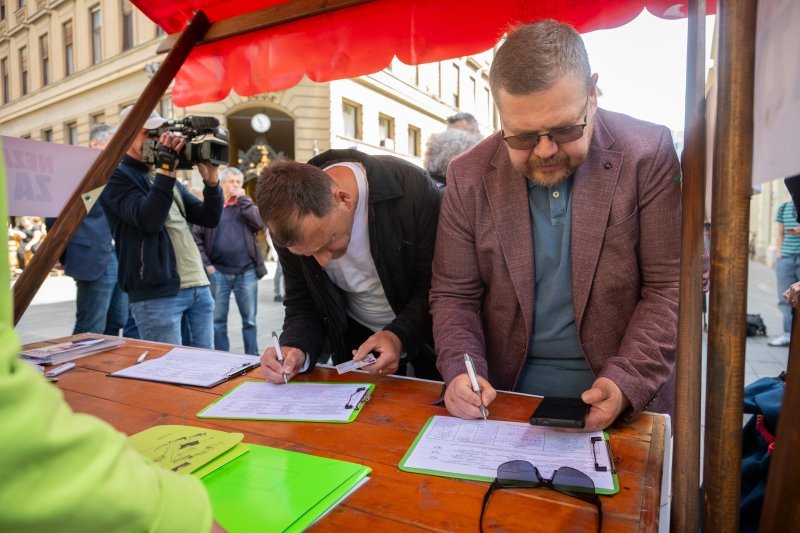 Ivana Kekin s građanima u centru Zagreba