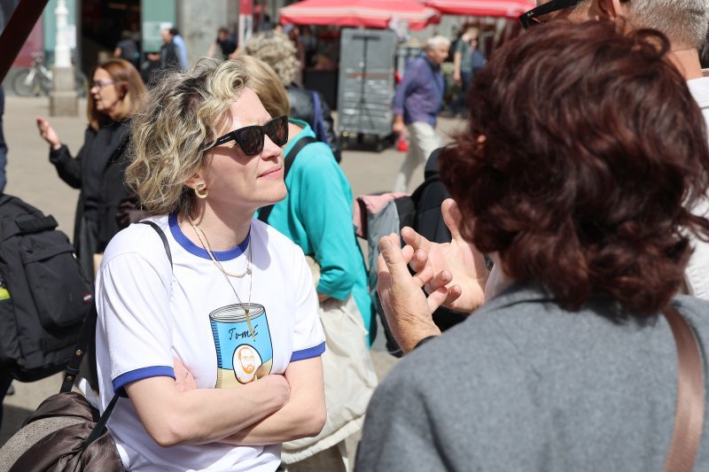 Ivana Kekin s građanima u centru Zagreba