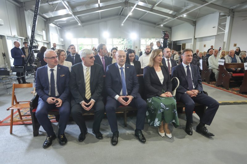 Gordan Grlić Radman, Željko Reiner, Tomo Medved, Gordan Jandroković sa suprugom