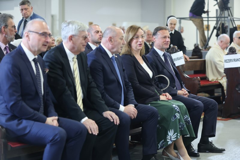 Gordan Grlić Radman, Željko Reiner, Tomo Medved, Gordan Jandroković sa suprugom