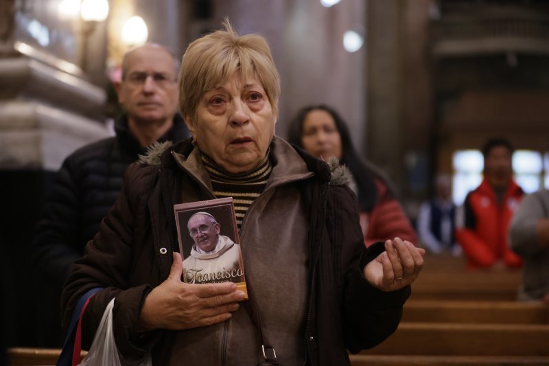 Vjernici diljem svijeta opraštaju se od Pape