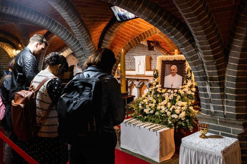 Vjernici diljem svijeta opraštaju se od Pape
