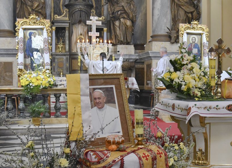 Vjernici diljem svijeta opraštaju se od Pape