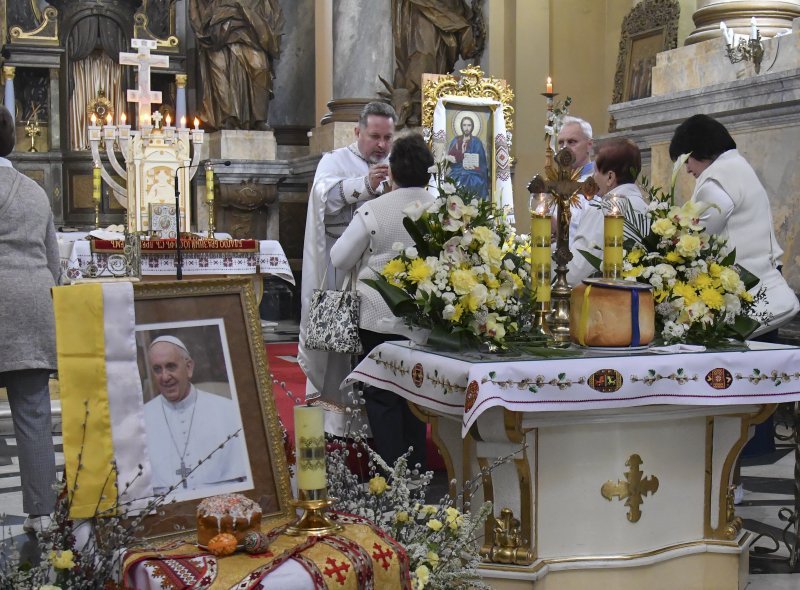 Vjernici diljem svijeta opraštaju se od Pape