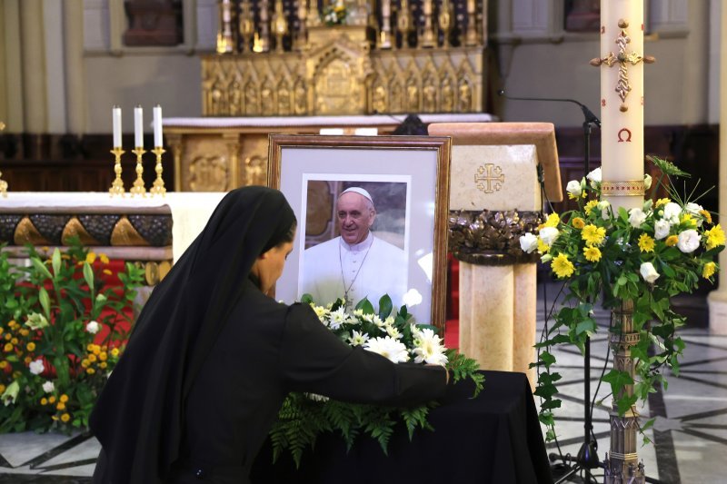 Vjernici diljem svijeta opraštaju se od Pape