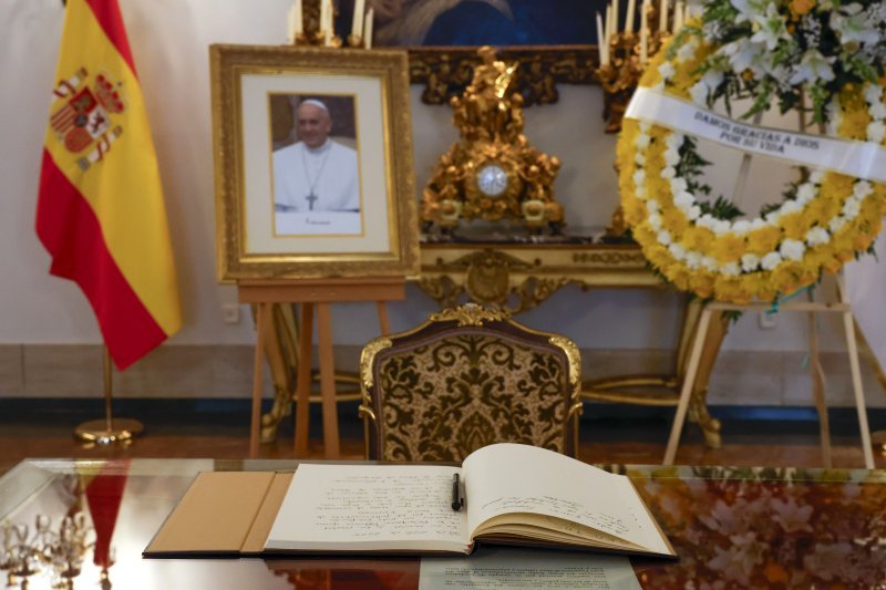 Vjernici diljem svijeta opraštaju se od Pape