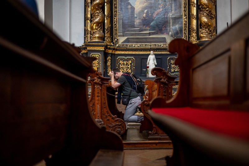 Vjernici diljem svijeta opraštaju se od Pape